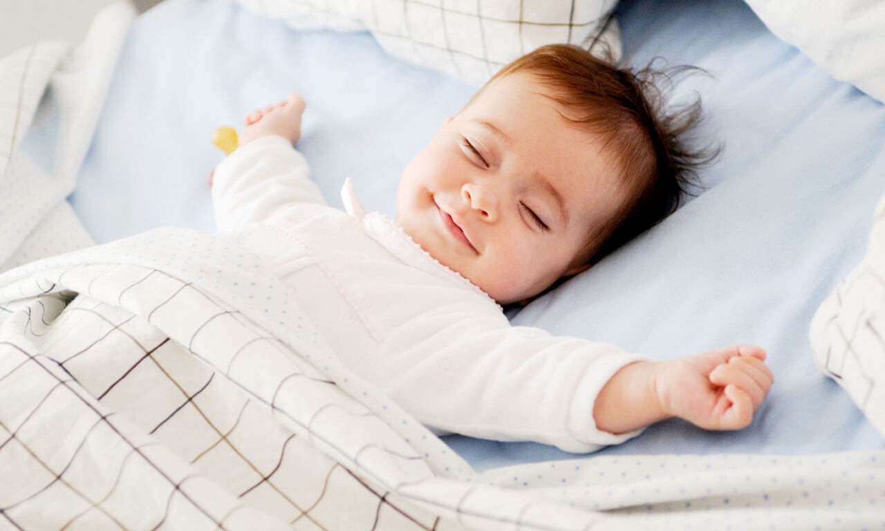 6 основных причин, почему ребенок сильно потеет по ночам