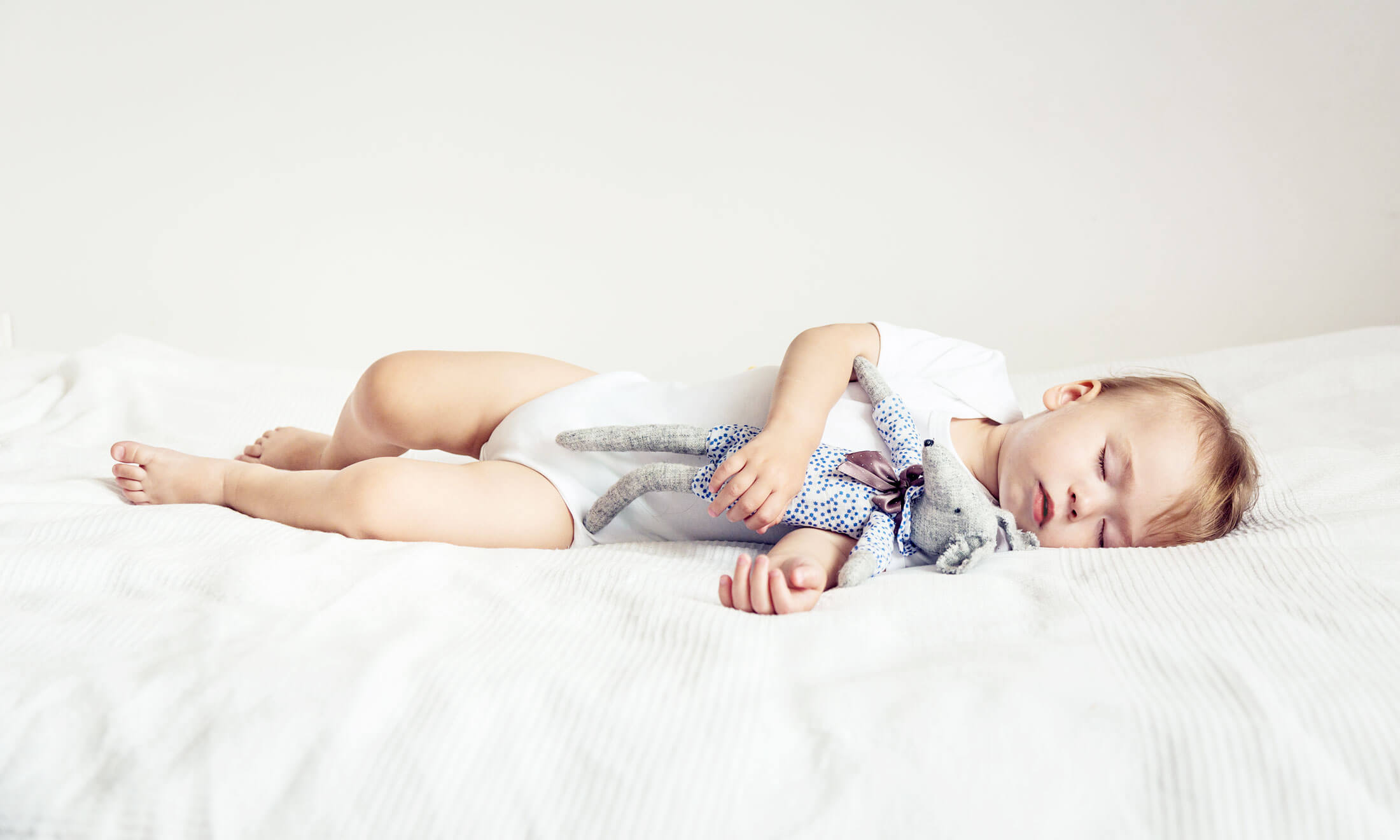 Сон грудного ребенка: как часто и долго должен спать