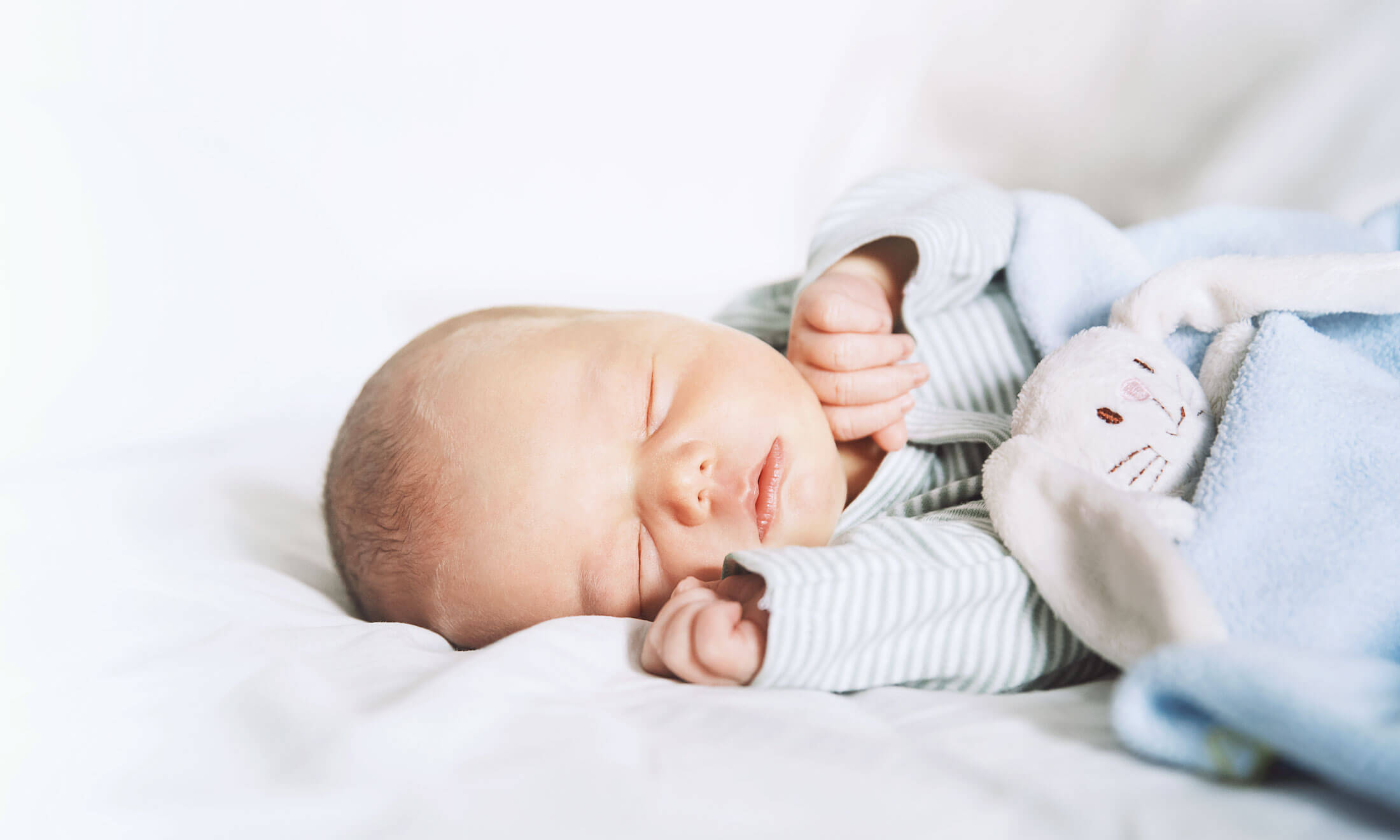 Новорожденный не спит 5 часов подряд, что делать?