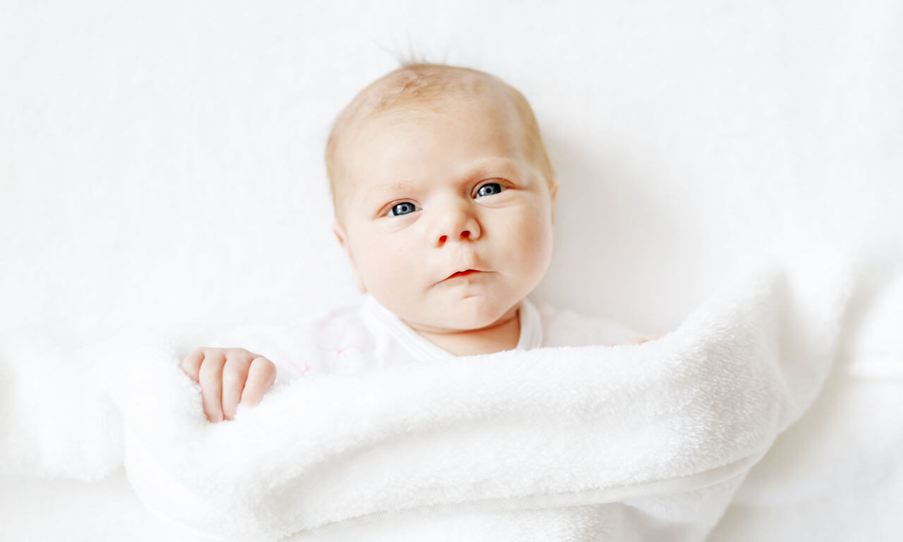 Причины потливости у младенцев и рекомендации по уходу